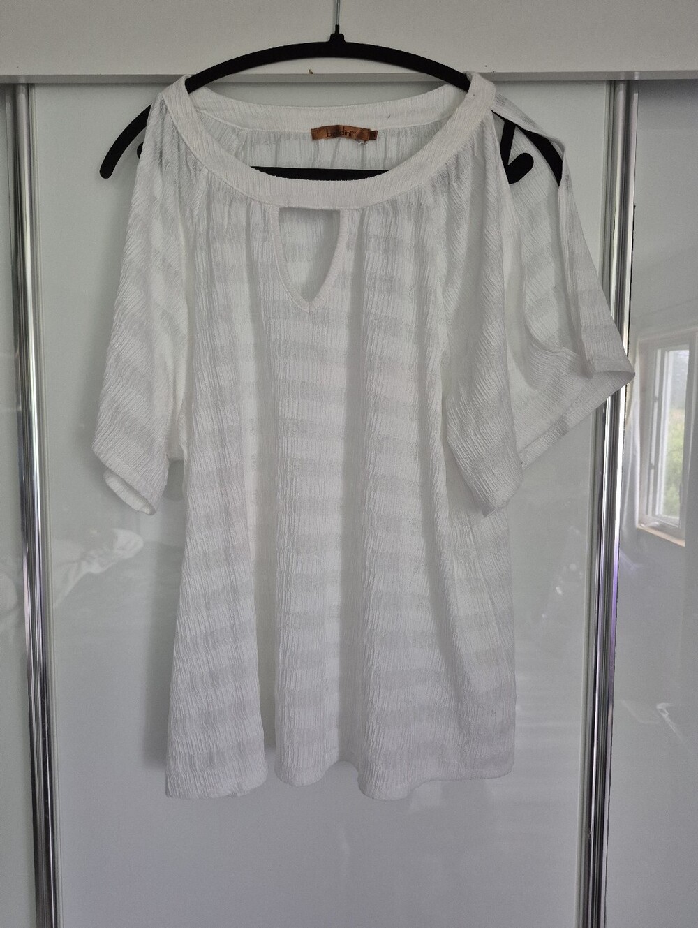 Belldini White Short Sleeve Keyhole Blouse